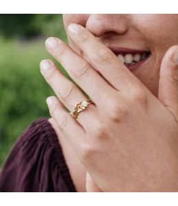 Asymmetric Diamond Kissing Seed Ring