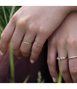 Kissing Seed Band Ring with Three Diamonds