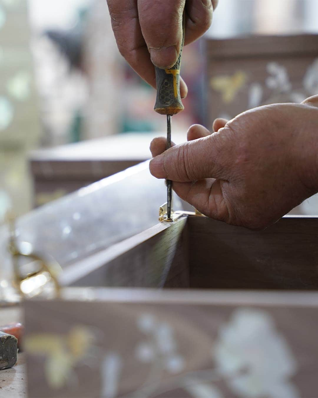 Attaching metal hinges to the box